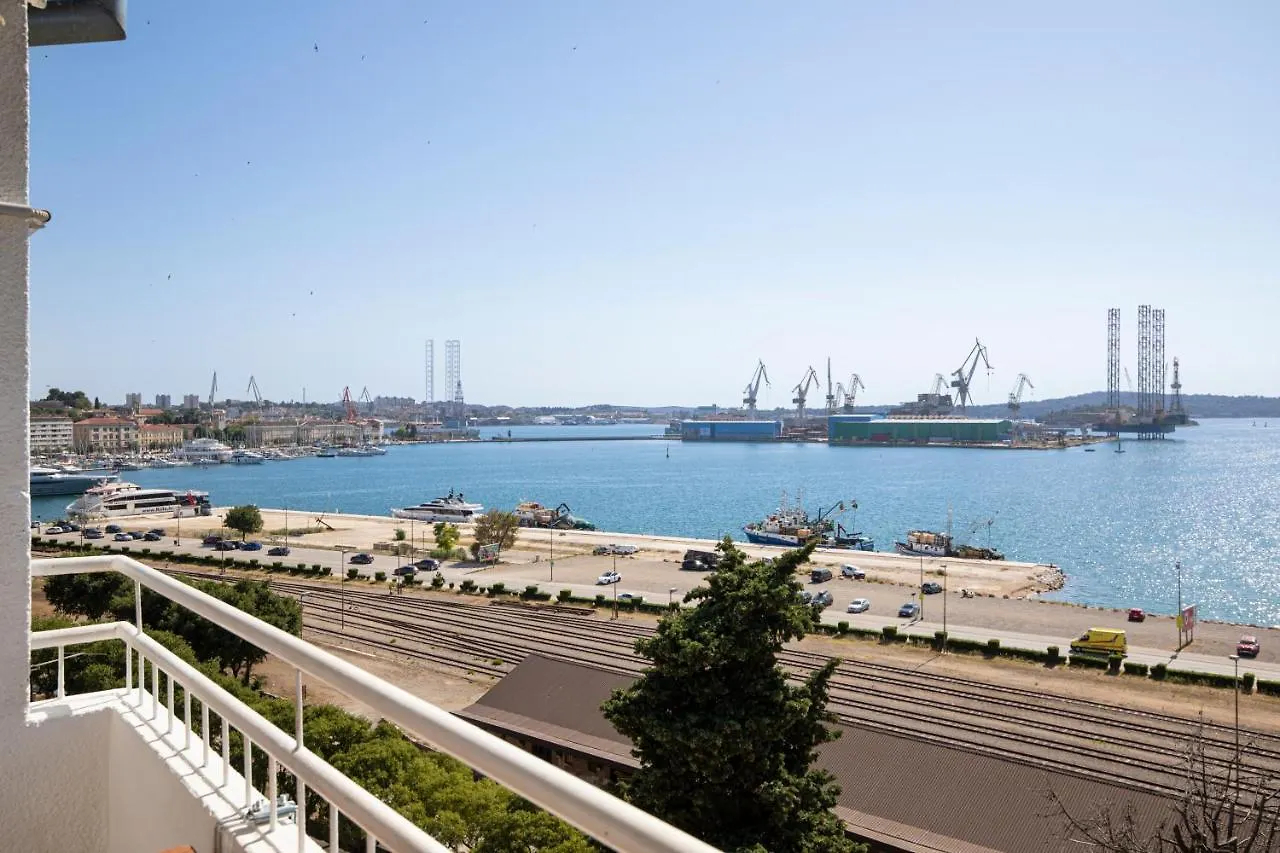 Top Floor Sunset Apartment Pula 0*,